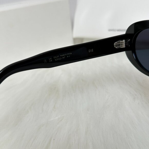 GENTLE MONSTER Sleek Black Oval Sunglasses - Picture 6 of 8